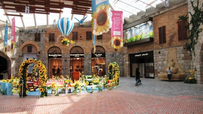 outlet village